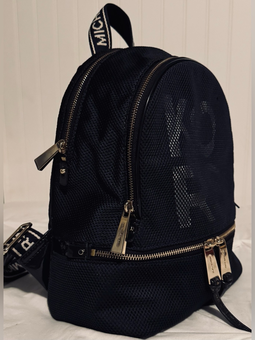 š¤ Michael Kors Rhea Logo Backpack š¤ - Picture 3 of 15